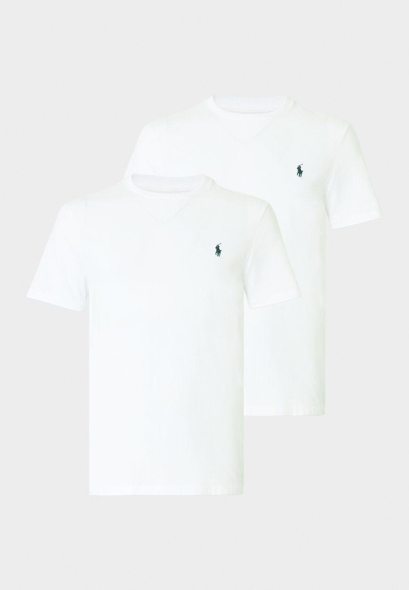 T-shirt bianche in cotone con scollo a V, caratterizzate da un piccolo logo verde, con maniche corte e una texture liscia, vendute in confezione da due.