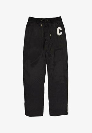 Pantalon décontracté noir avec taille élastique et cordon de serrage, avec une lettre blanche "C" sur la partie supérieure de la cuisse gauche.