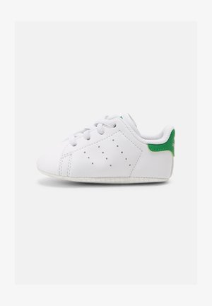 STAN SMITH CRIB UNISEX - Chaussons pour bébé - white