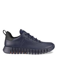 Sneaker in pelle blu navy con finitura testurizzata, dotata di un tallone nero, lacci elastici e una suola in gomma robusta con ritagli.