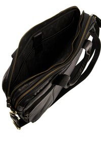 Schwarze Lederhandtasche mit goldfarbenem Reißverschluss, geräumigem Innenraum, mehreren Fächern, strukturierter Oberfläche und robustem Schulterriemen.