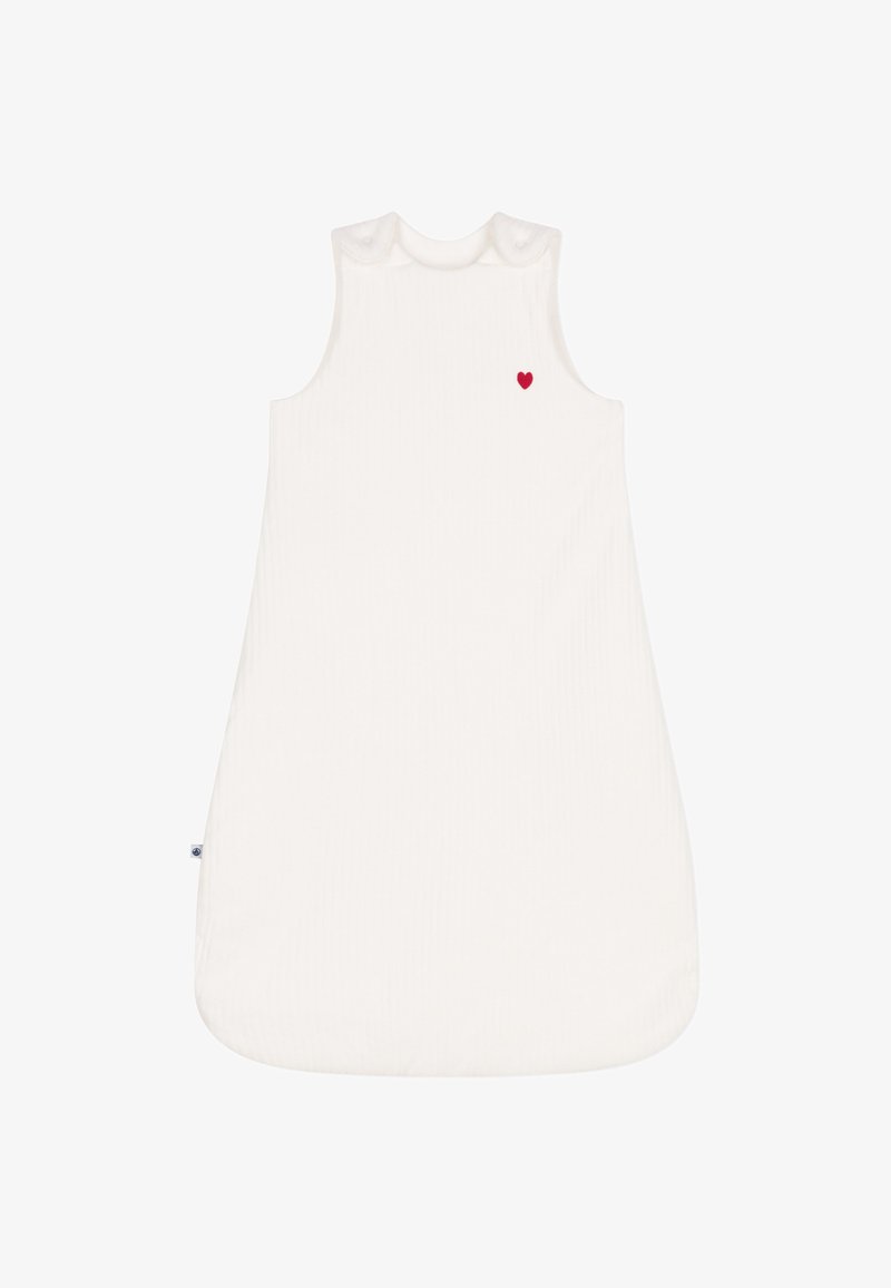 Weißer ärmelloser Schlafsack aus geripptem Stoff, mit einem kleinen roten Herz, das nahe der linken oberen Schulter gestickt ist. Rundhalsausschnitt.