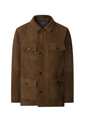 Giacca in suede marrone con colletto, chiusura frontale a bottone, due tasche sul petto con pattina e una finitura liscia e strutturata.