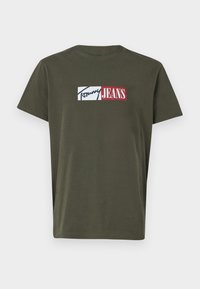 SLIM ENTRY GRAPHIC TEE - Tričko s potlačou - fatigue green