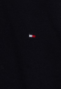 Tommy Hilfiger FLAG REGULAR - Pluus - desert sky