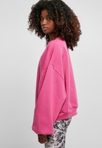 Urban Classics OVERSIZED TRIANGLE CREW NECK - Melegítőfelső - brightviolet