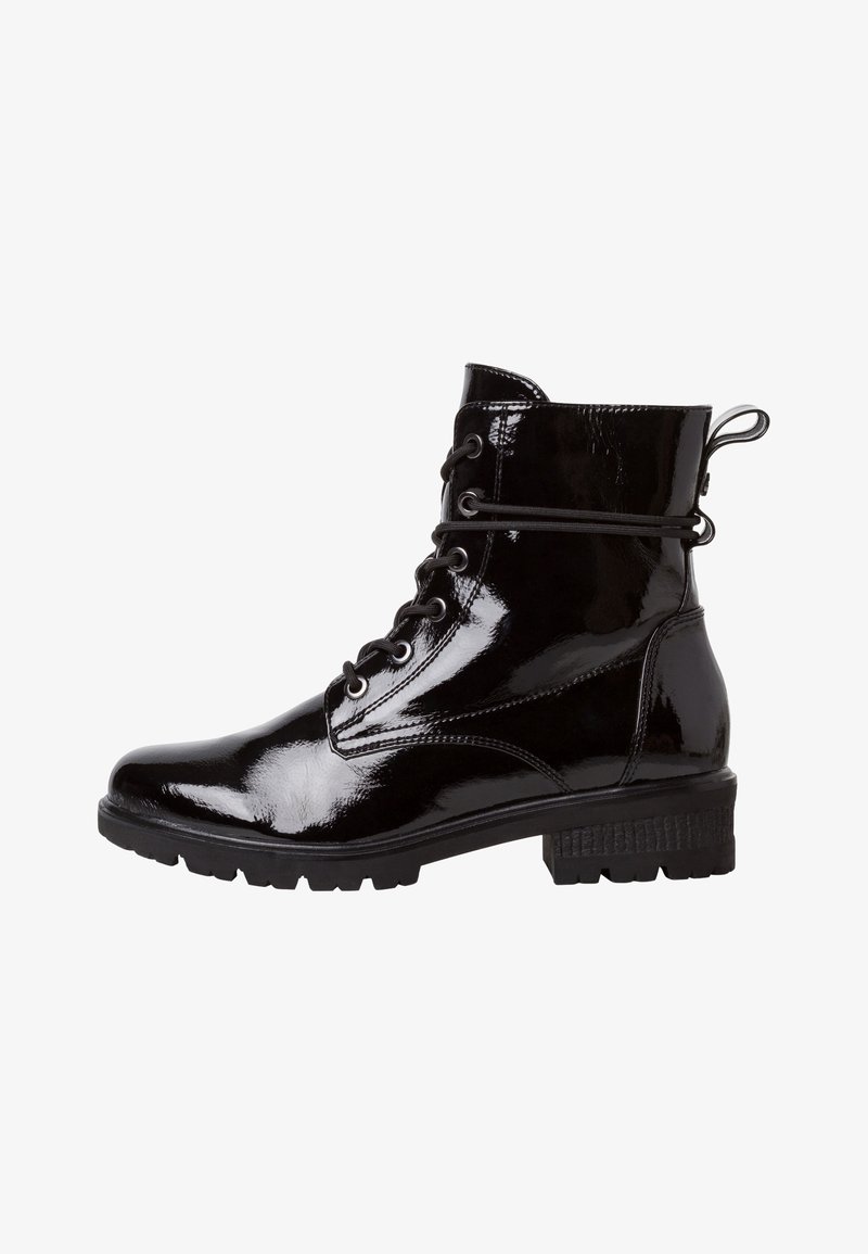 Bottine en cuir verni noir brillant avec lacets à l’avant, languette au talon, petit talon bloc et semelle robuste.