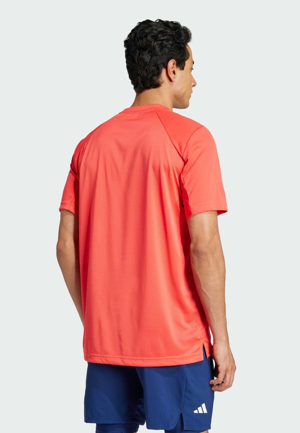 CLUB TEE - Sports T-shirt2