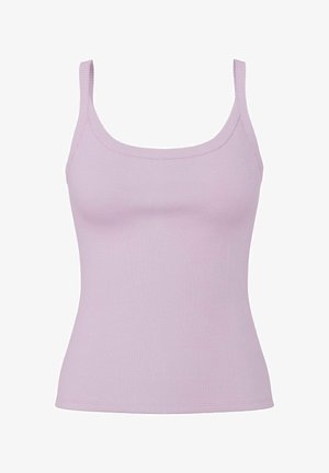 Lilla ribbestrikket topp med rund halsutringning og tynne skulderstropper, kroppsnær passform.