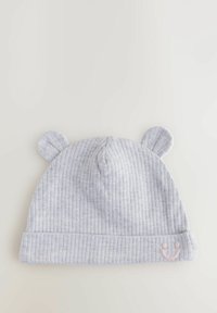 Beanie grigio a coste con orecchie arrotondate in cima, un risvolto e un motivo ricamato di un volto sorridente rosa sul lato.