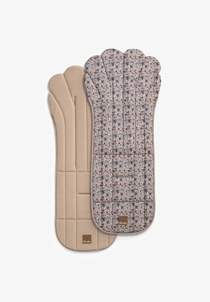 To polstrede klapvognsforet, et beige og et med blomstermønster i blå og brune farver, begge med Elodie-logoetiketter.