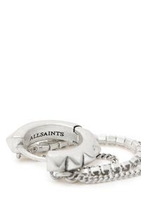 Bracciale in argento con catena, dotato di un fermaglio con bordi seghettati e marchio "ALLSAINTS" impresso, texture liscia e finitura opaca a contrasto.