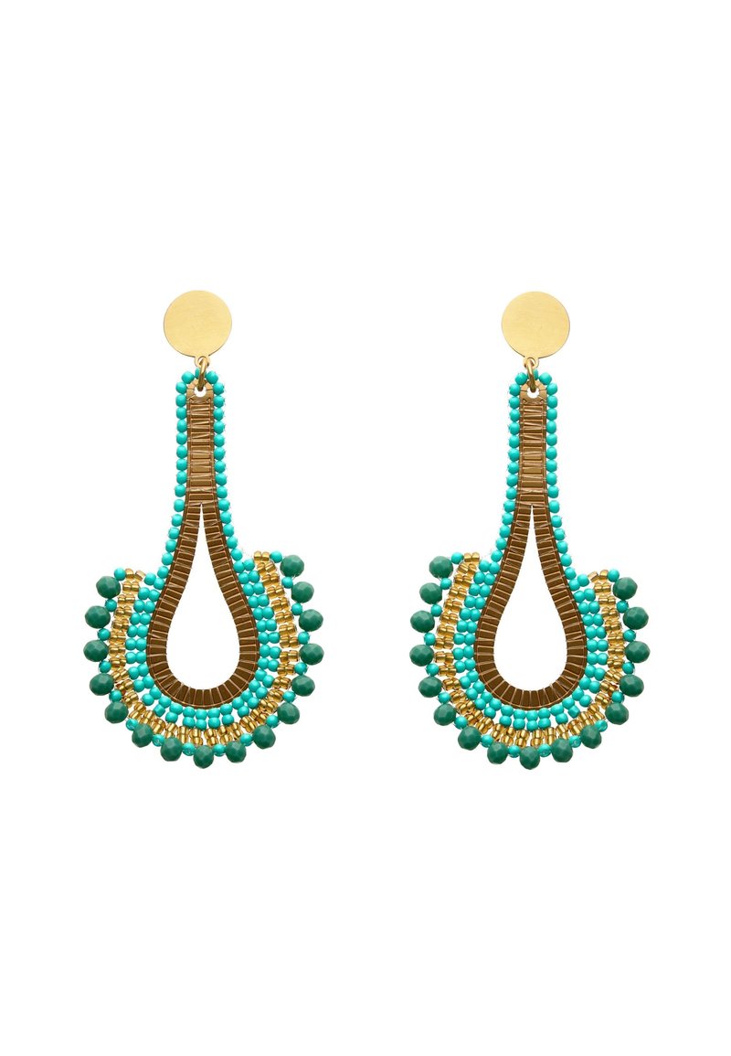 Kultasävytteiset roikkuvat korvakorut pisaranmuotoisella designilla, joissa turkooseja helmiä, pronssisia yksityiskohtia ja monimutkaista helmityötä.