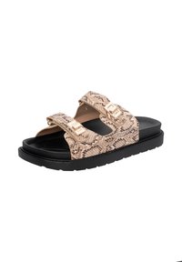 Brune sandaler med slangeskinds mønster, to justerbare stropper, krom spænder og en sort gummisål, der har en kontureret fodseng.