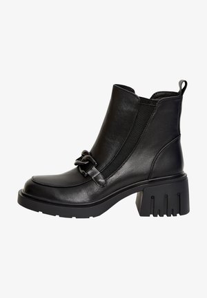 Kotníkové boty na platformě - black