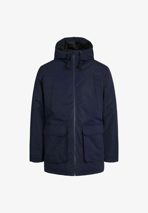 Tums zils parka mētelis ar kapuci, piedāvājot priekšējo rāvējslēdzēju, divas lielas kabatas ar atloku un gludu, matētu tekstūru.