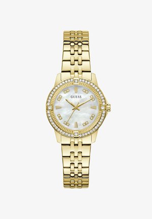 Guess ručni sat zlatne boje s okvirom ukrašenim kristalima, brojčanikom od bijelog majčinog bisera, zlatnim rimskim brojevima i povezanim narukvicom.
