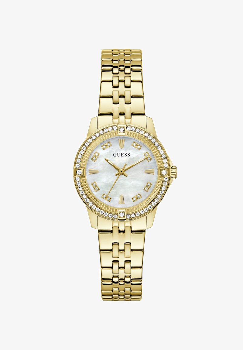 Ρολόι χειρός Guess σε χρυσό τόνο με στεφάνη διακοσμημένη με κρυστάλλους, λευκό καντράν από φίλντισι, χρυσούς ρωμαϊκούς αριθμούς και μπρασελέ με συνδεδεμένους κρίκους.