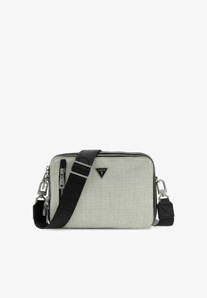 Sac bandoulière rectangulaire gris texturé avec sangle noire réglable, poche zippée à l'avant et petit logo triangulaire Guess au centre.
