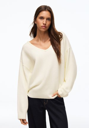 Bershka, SOFT TOUCH V-NECK - JUMPER - Pullover - beige