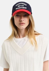 GANT WIDE V-NECK - Pulover - cream