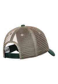 Cappellino a rete color sabbia con visiera verde e chiusura regolabile a scatto. Presenta fori di ventilazione e una superficie strutturata all'esterno.
