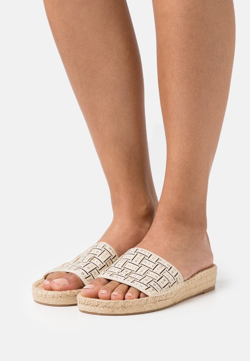 Damen Bekleidung | Tory Burch RIBBON SLIDE Pantolette flach new cream/perfect black/weiß - OF50439 Damen Bekleidung | Tory Burch RIBBON SLIDE Pantolette flach new cream/perfect black/weiß - OF50439