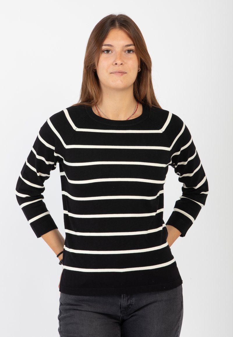 Maglione a righe bianche e nere con scollo rotondo e maniche lunghe, dotato di polsini e orlo a coste, realizzato in un materiale liscio e morbido.