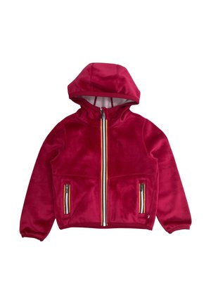 Giacca rossa con cappuccio e zip con dettagli a righe sulla zip frontale e sulle tasche, realizzata in tessuto morbido, mostrata su sfondo bianco.