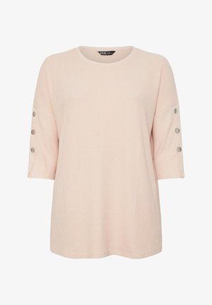 Hellrosa geripptes Kurzarmoberteil mit rundem Ausschnitt und jeweils drei silbernen Knöpfen an jedem Ärmel nahe dem Ellbogen.