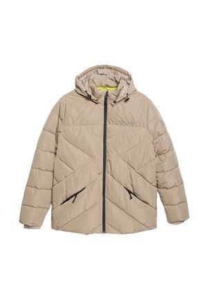 Chaqueta acolchada beige con capucha, con un patrón de costura diagonal, cierre negro y dos bolsillos laterales; interior en amarillo brillante.