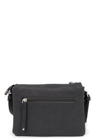 Schwarze perforierte Leder-Crossbody-Tasche mit einem Reißverschlussfach auf der Vorderseite, silberfarbener Hardware und verstellbarem Tragegurt. Kompakte rechteckige Form.