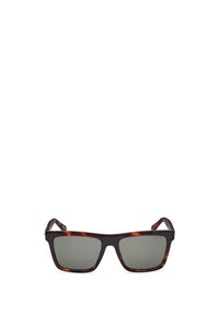 Lunettes de soleil en écaille brune avec des montures rectangulaires et des verres gris foncé. Présente des accents en métal aux charnières pour plus de durabilité.