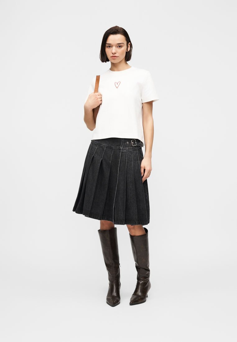Vero Moda VMSARA METTE SS TOP BOX JRS NOOS - T-shirt med print - snow ...