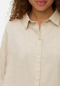 Vero Moda VMTHEA - Overhemdblouse - moonbeam