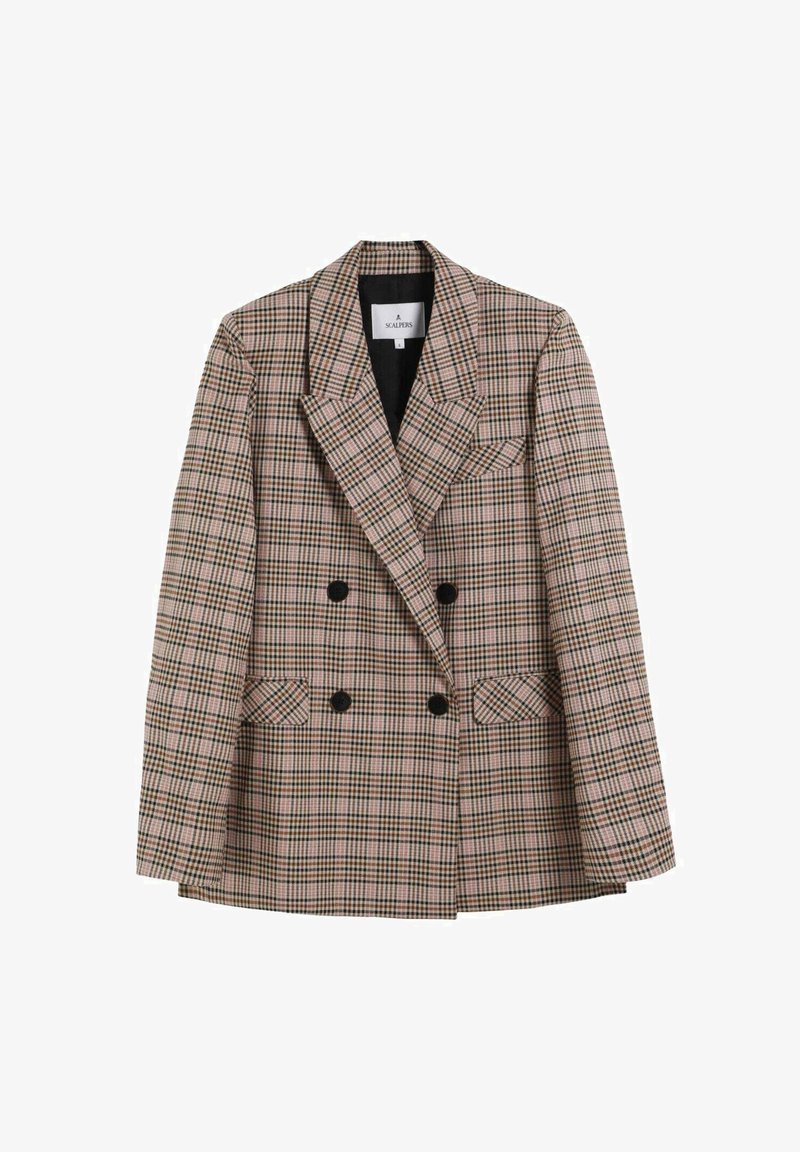 Blazer de doble botonadura con un patrón de cuadros en marrón, negro y beige, con solapas de muesca, botones negros y bolsillos con solapa sobre un fondo blanco.