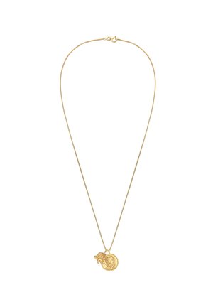 Collier en métal doré avec un pendentif circulaire orné d'un motif floral et d'une figure gravée complexe, sur une chaîne fine et lisse.