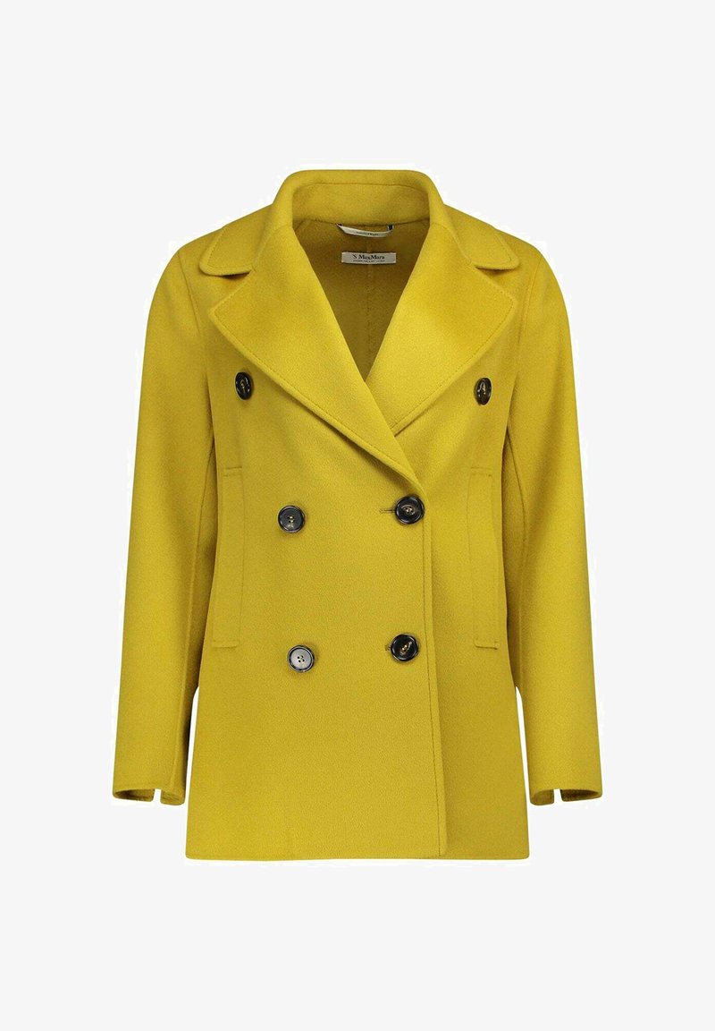 Cappotto giallo senape in lana doppiopetto con ampi rever e bottoni neri, dotato di due tasche frontali e maniche lunghe.