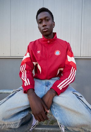 FC BAYERN M�NCHEN OG TRACK TOP - Fanartikel - active maroon