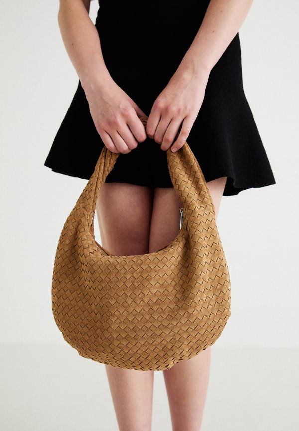BRAIDED SHOULDER BAG - Handbag - camel3