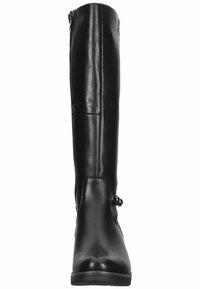 Bota de cuero negro hasta la rodilla con un acabado suave, punta redondeada, cremallera lateral y detalles decorativos de correa cerca de la parte superior.