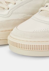 Reebok LTD CLUB C LTD UNISEX - Trainers - cornsilk white flood