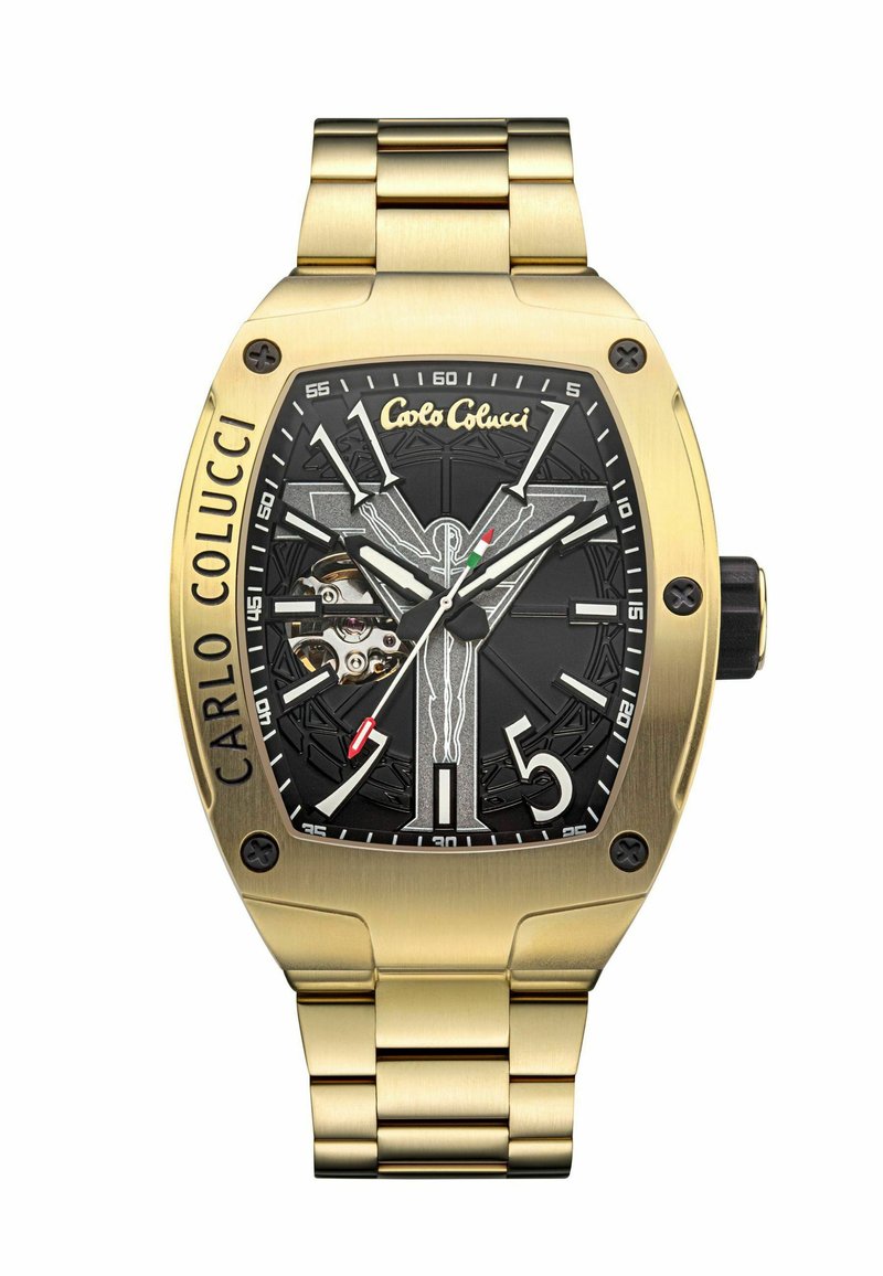 Goudkleurige metalen horloge met een rechthoekige kast, zwart reliëf-dial, witte uurmarkeringen en zichtbare details van de mechanische beweging.