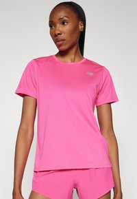 New Balance ESSENTIALS - Camiseta deportiva - pink