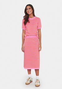 Saint Tropez MILASZ STRIPED - Gonna a campana - fuchsia pink