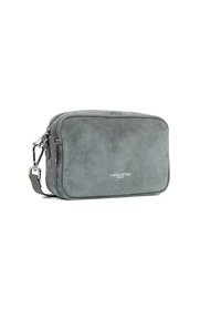 Borsa a tracolla rettangolare grigia in suede compatto con tasca anteriore con cerniera e tracolla regolabile, marchiata "Lancaster Paris" in bianco.