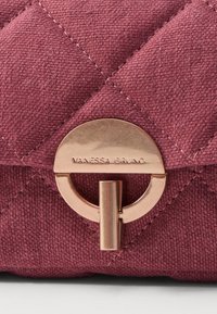 Vanessa Bruno NANO MOON - Keresztpántos táska - grenat