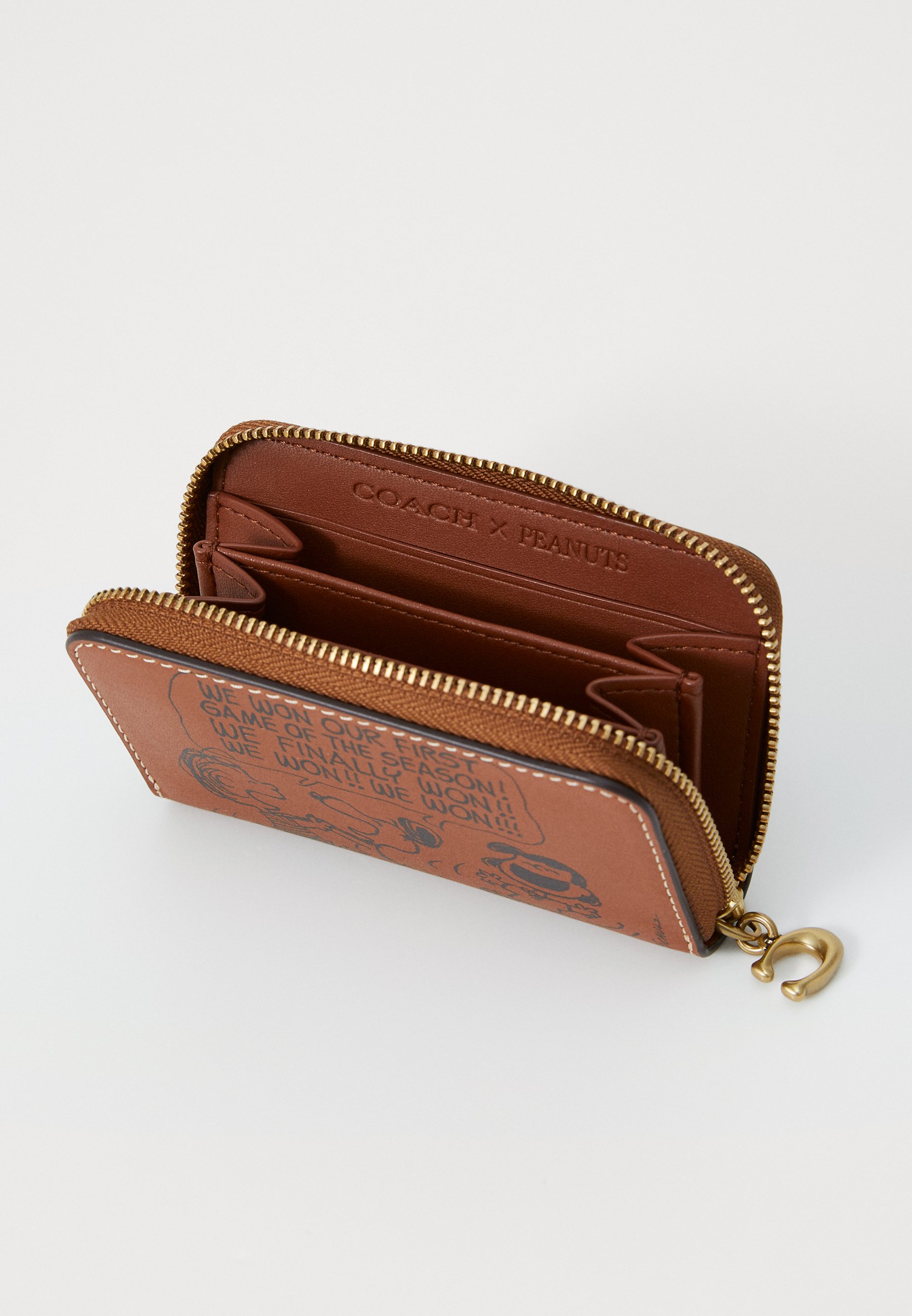 COACH PEANUTS NEWSPAPER PRINT SMALL ZIP AROUND CARD CASE