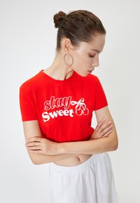 Koton BOWTIE - Camiseta estampada - red