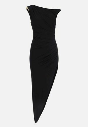 Sort asymmetrisk kjole med én skulder, asymmetrisk kant og sideslids, med rynket detalje på overdel og nederdel.
